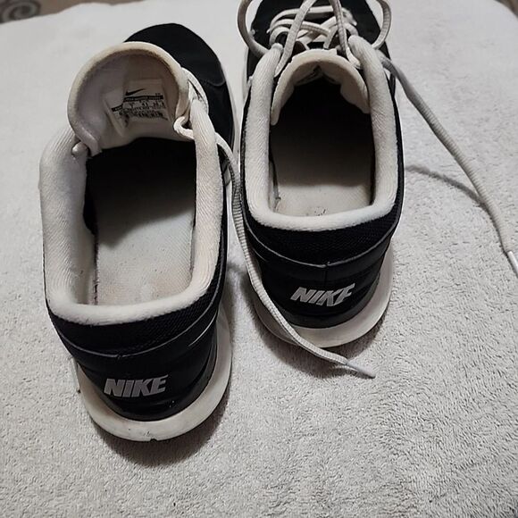 Nike Black and White Sneakers - Picture 3 of 6